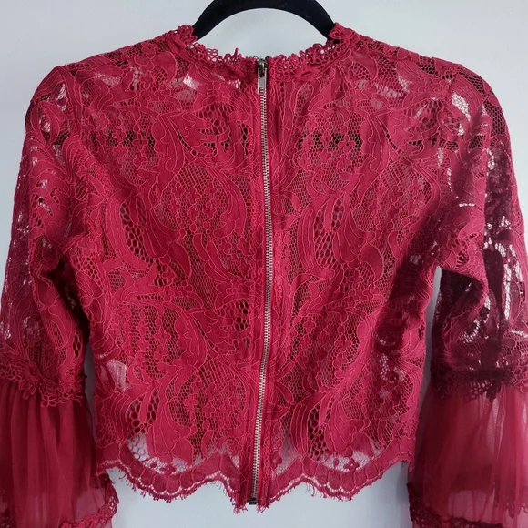 SEEK The Label red lace bell sleeves crop top - Picture 5 of 5